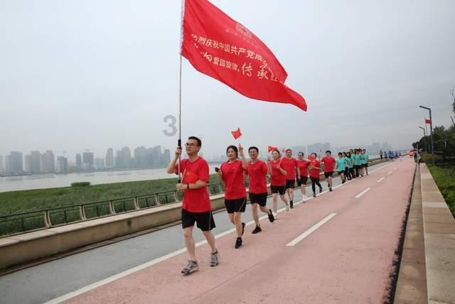 杜淳婚后转变大，拒绝生二胎，网友评价两极分化，怎么看？游戏画面